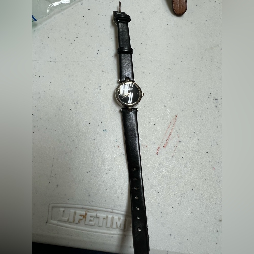 Black band Nine Wear watch